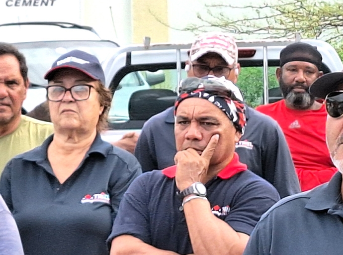 Accion di trahadornan di Thiel Corporation ta sigui te ora nan wordo paga e salario di November